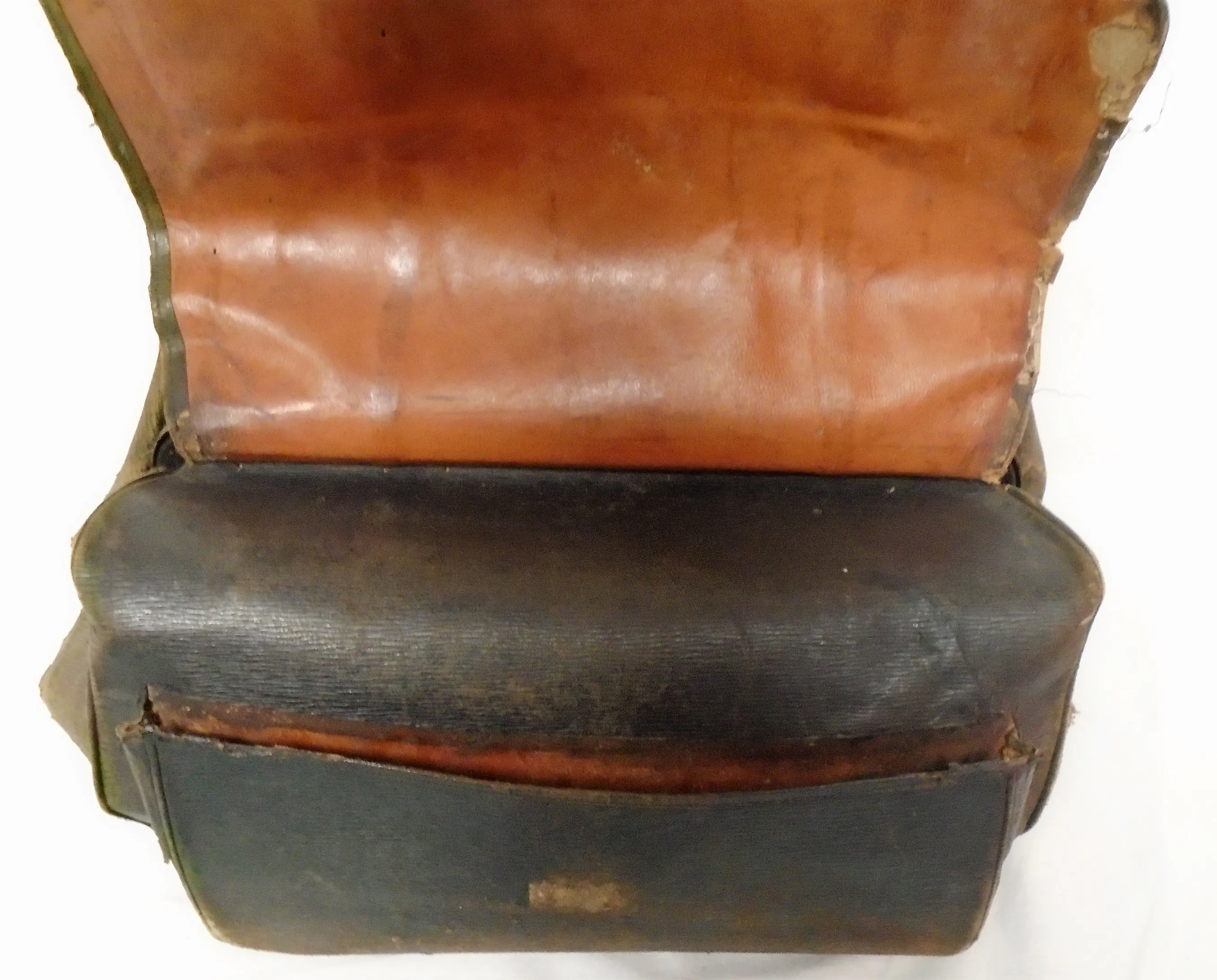Ancien sac de docteur à restaurer.