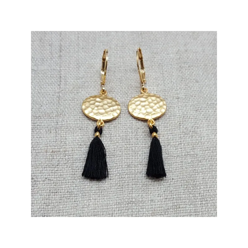 Boucles d'oreilles médaille martelée plaqué Or avec un pompon coloré