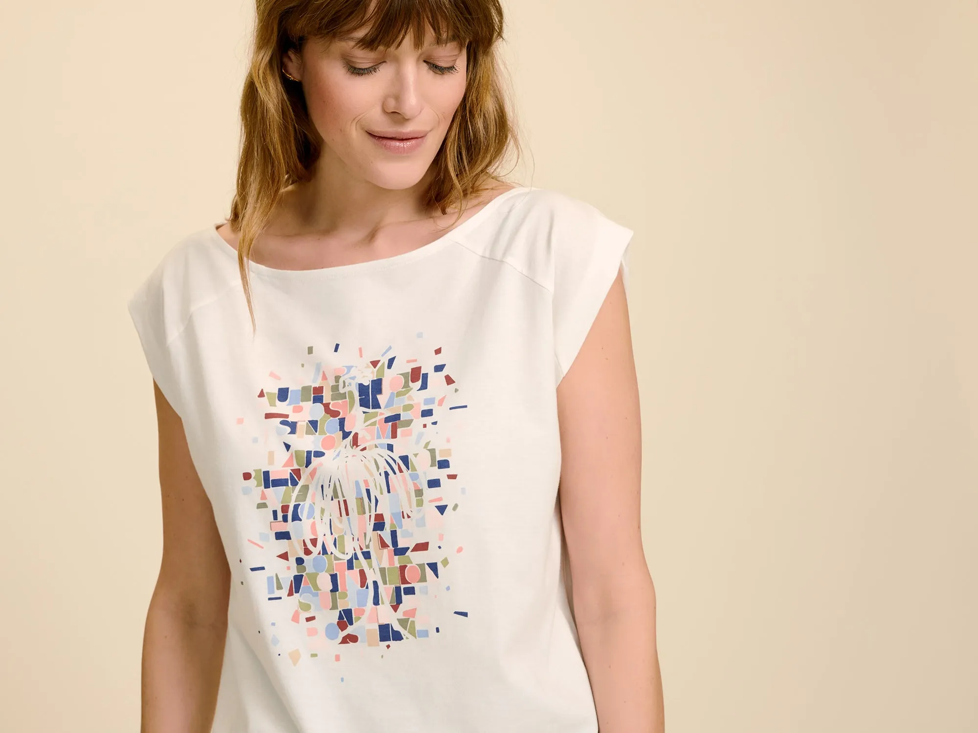 MOVIE - T-shirt blanc visuel danseuse sur mosaïque