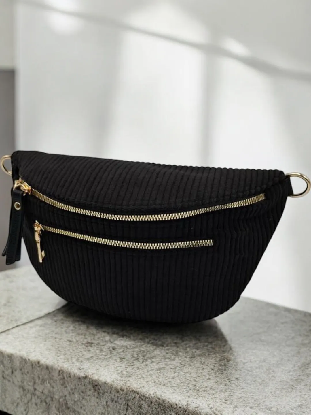 Sac banane XL velours ctelé 2 poches noir sangle fantaisie