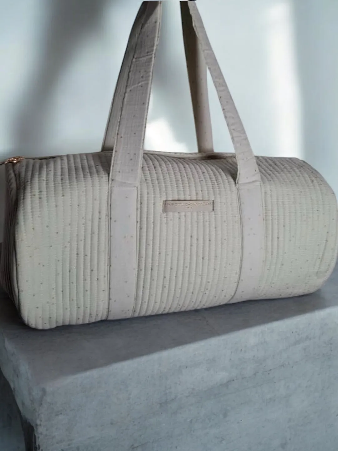 Sac polochon en coton matelassé vert d'eau à pois dorés 'La Ptite Cachotiere'